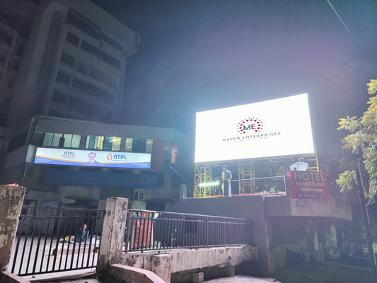 P6 Outdoor-Vollfarb-LED-Display mit 960 x 960 mm Gehäuse und 3840 Hz Bildwiederholfrequenz