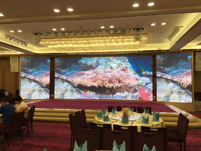 P3 Innenraum-Full-Color-LED-Display mit bequemer Installation und 3840hz Erneuerungsrate