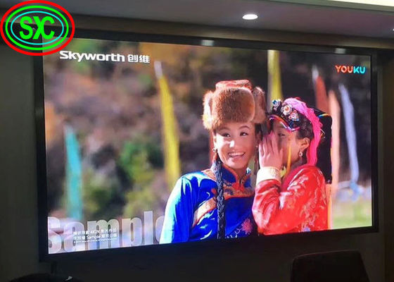 1200cd/m² Helligkeit P4 LED Videowand Display SMD2121 Hohe Bildwiederholrate 3840Hz Indoor Vollfarb-LED-Display