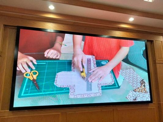 Guter Preis Innenraum-Full-Colour-LED-Display mit 4 mm Pixel-Konfiguration und 62500 Pixeln pro Quadratmeter für hohe Auflösung Online